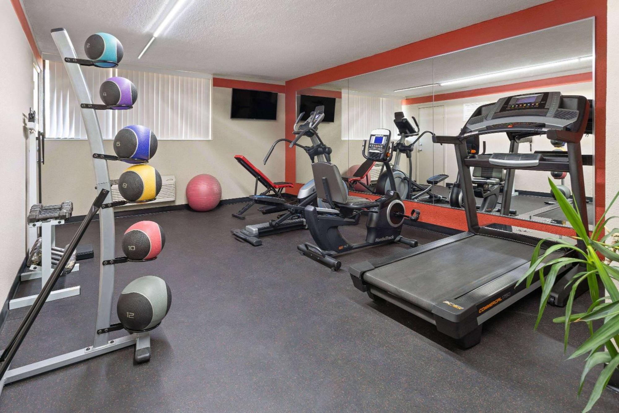 מלון Ramada By Wyndham פרסיפני מראה חיצוני תמונה